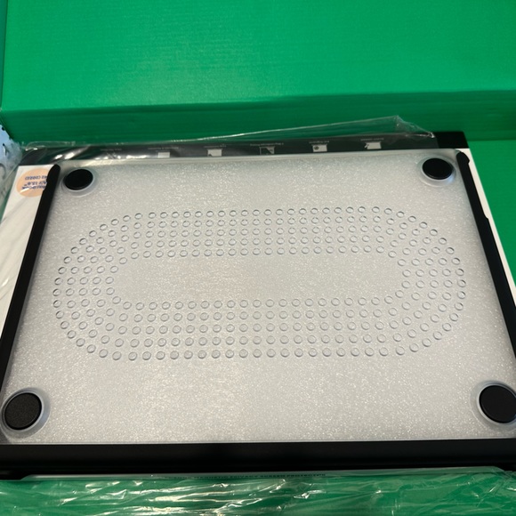 NEW CASETIFY MacBook Air 2022 13.6” Leopard Case & Blue Light Screen Protector - Picture 7 of 13